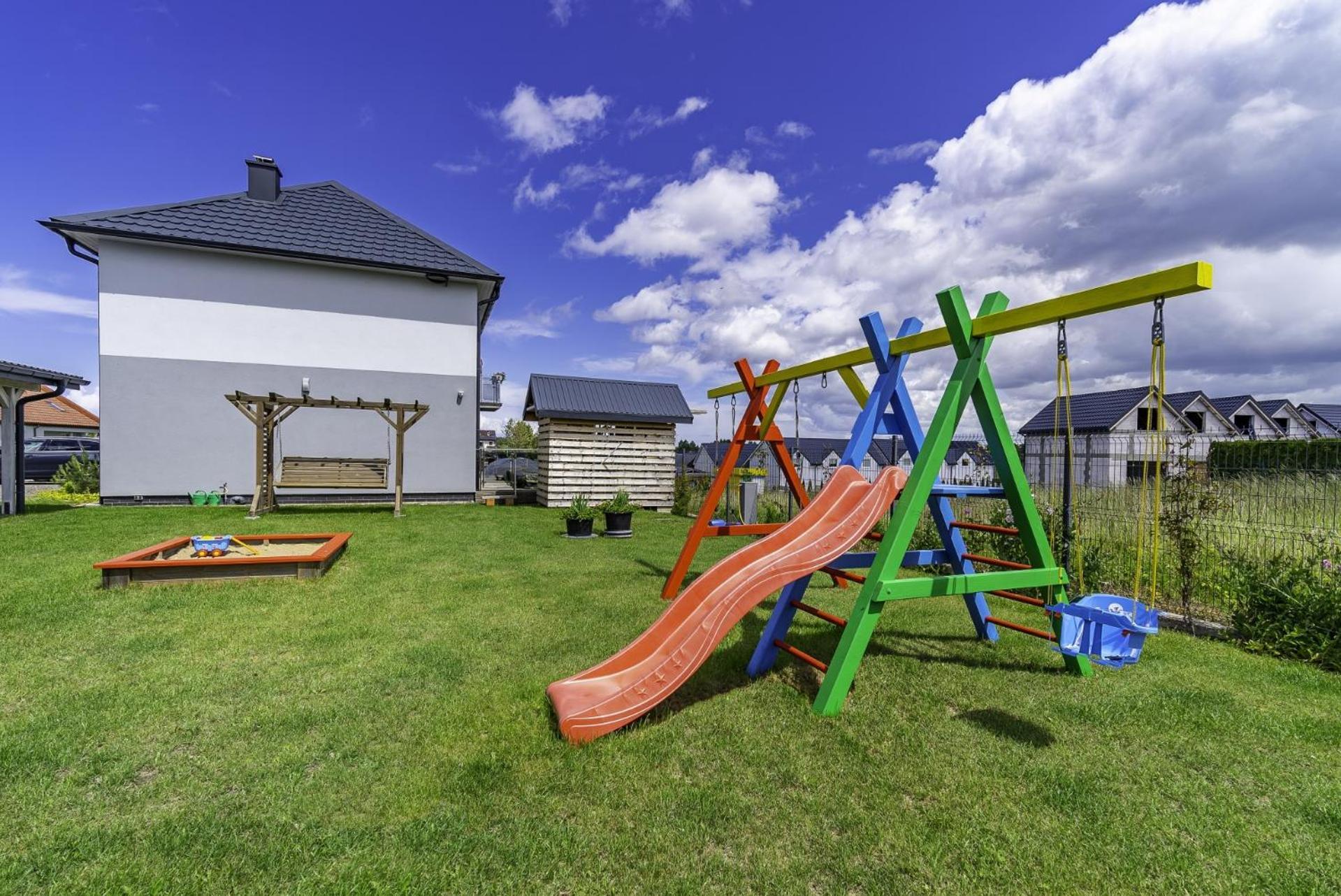 Frajda Domki - Apartamenty 6-Osobowe - Salon I Dwie Sypialnie Oraz Studia 4-Osobowe - Pokoj Z Aneksem Kuchennym Rewal Exterior foto